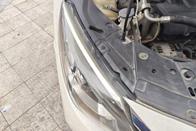 Used Venucia T90 2018 2.0L CVT Smart Connect Luxury Edition China V Standard Right Front Headlight