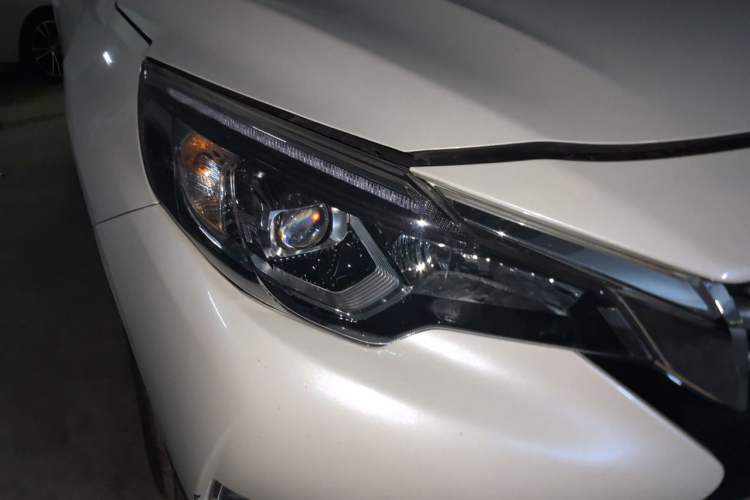 Used Venucia T90 2018 2.0L CVT Smart Connect Luxury Edition China V Standard Right Front Headlight