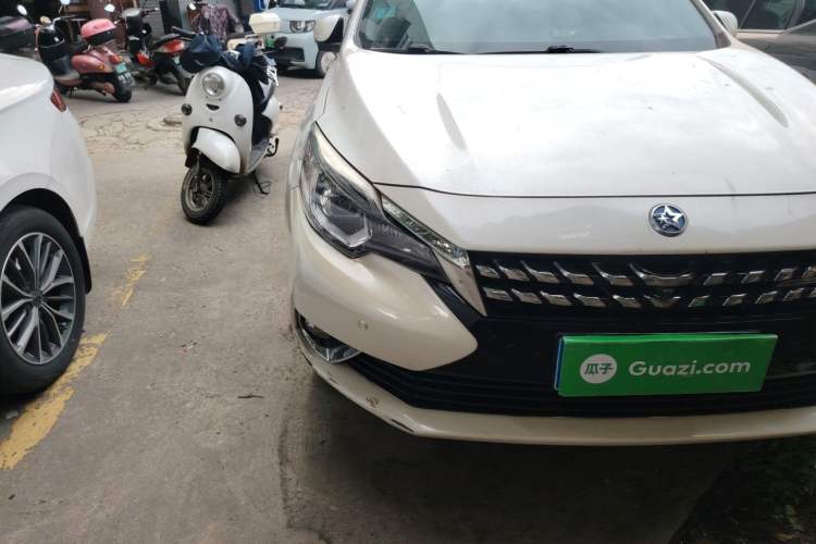 Used Venucia T90 2018 2.0L CVT Smart Connect Luxury Edition China V Standard Right Front Headlight
