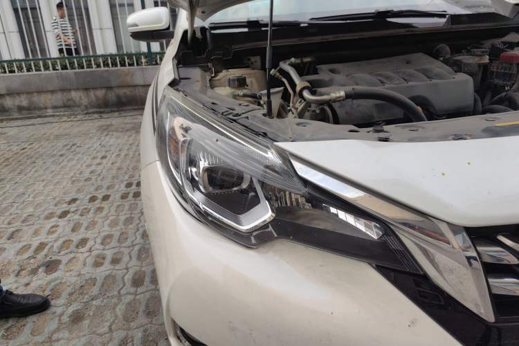 Used Venucia T90 2018 2.0L CVT Smart Connect Leading Edition China V Standard Right Front Headlight