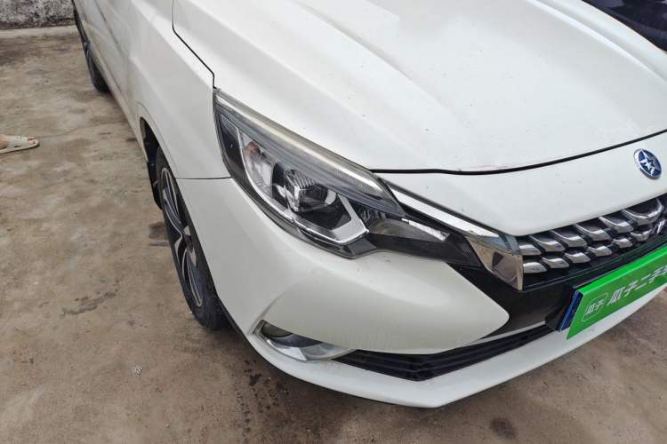 Used Venucia T90 2018 2.0L CVT Smart Connect Prestige Version China VI Standard Right Front Headlight