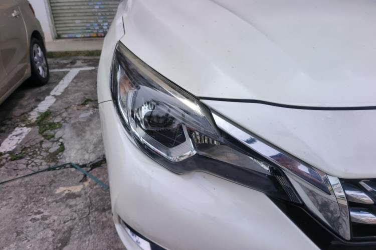 Used Venucia T90 2018 2.0L CVT Smart Connect Luxury Edition China V Standard Right Front Headlight