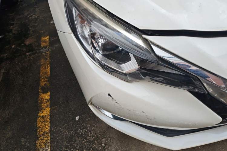 Used Venucia T90 2018 2.0L CVT Smart Connect Luxury Edition China V Standard Right Front Headlight