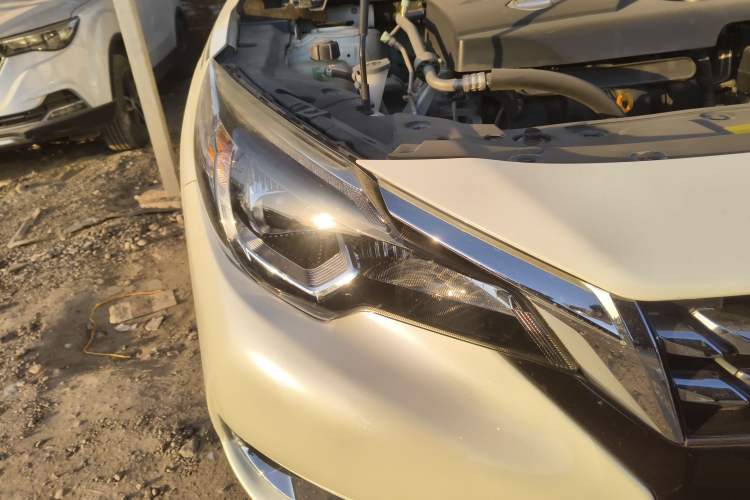 Used Venucia T90 2018 2.0L CVT Smart Connect Prestige Version China VI Standard Right Front Headlight