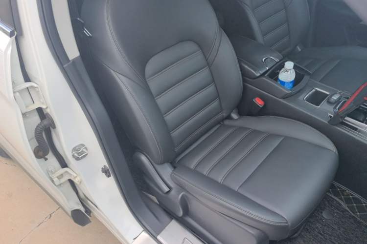 Used Venucia T90 2018 2.0L CVT Smart Connect Luxury Edition China V Standard Right Front Seat