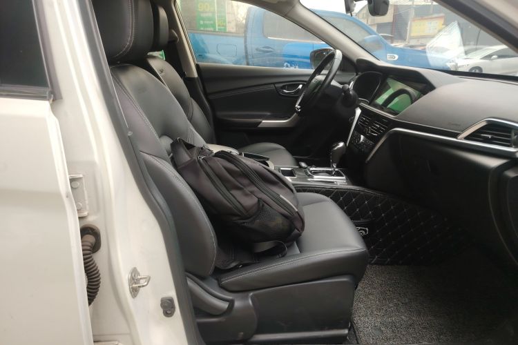 Used Venucia T90 2018 2.0L CVT Smart Connect Luxury Edition China V Standard Right Front Seat