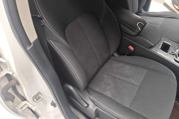 Used Venucia T90 2018 2.0L CVT Smart Connect Fashion Edition China VI Standard Right Front Seat