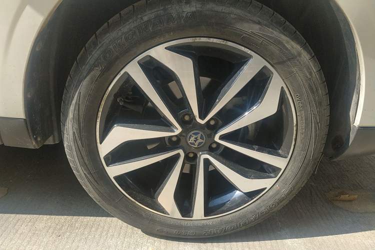 Used Venucia T90 2018 2.0L CVT Smart Connect Prestige Version China VI Standard Right Front Wheel Hub