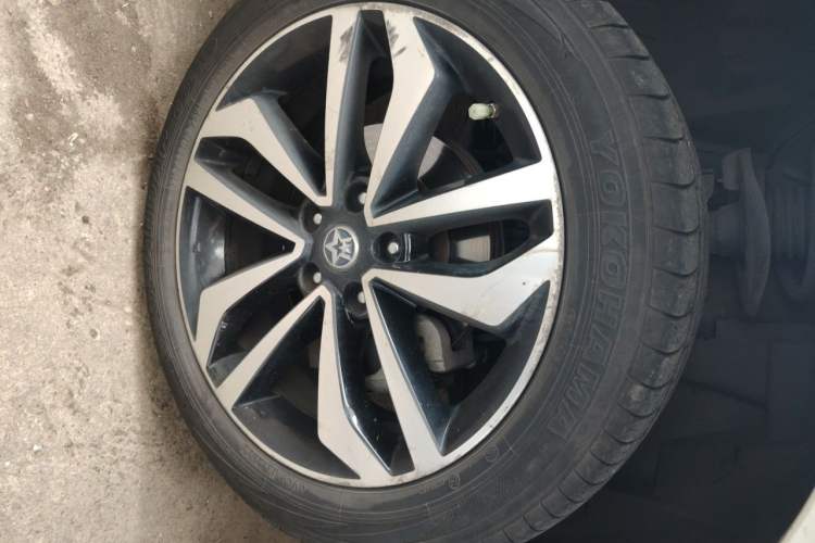 Used Venucia T90 2018 2.0L CVT Smart Connect Luxury Edition China V Standard Right Front Wheel Hub