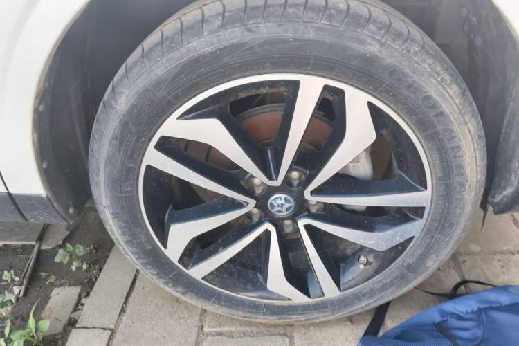 Used Venucia T90 2018 2.0L CVT Smart Connect Luxury Edition China V Standard Right Front Wheel Hub