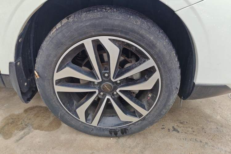 Used Venucia T90 2018 2.0L CVT Smart Connect Prestige Version China VI Standard Right Front Wheel Hub