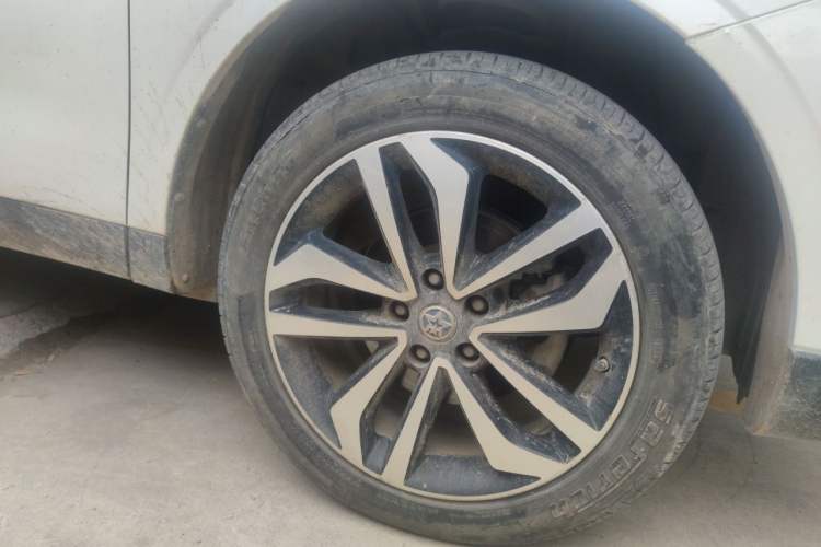 Used Venucia T90 2018 2.0L CVT Smart Connect Luxury Edition China V Standard Right Front Wheel Hub