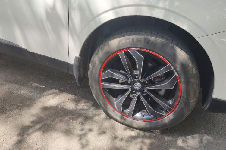 Used Venucia T90 2018 2.0L CVT Smart Connect Luxury Edition China V Standard Right Front Wheel Hub