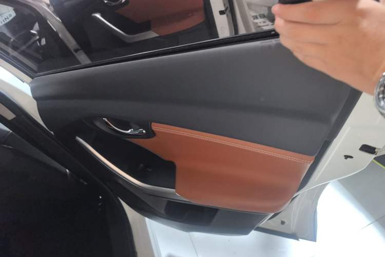 Used Venucia T90 2018 2.0L CVT Smart Connect Luxury Edition China V Standard Right Rear Door Interior