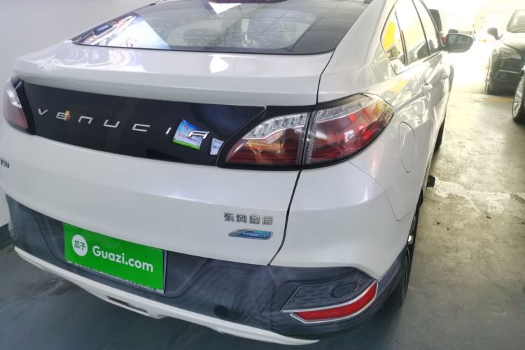 Used Venucia T90 2018 2.0L CVT Smart Connect Luxury Edition China V Standard Right Rear Taillight