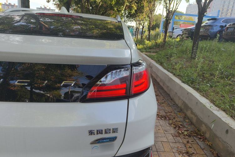 Used Venucia T90 2018 2.0L CVT Smart Connect Luxury Edition China V Standard Right Rear Taillight