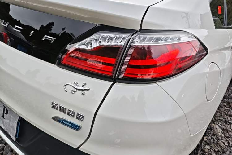 Used Venucia T90 2018 2.0L CVT Smart Connect Luxury Edition China V Standard Right Rear Taillight