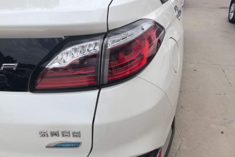 Used Venucia T90 2018 2.0L CVT Smart Connect Luxury Edition China V Standard Right Rear Taillight