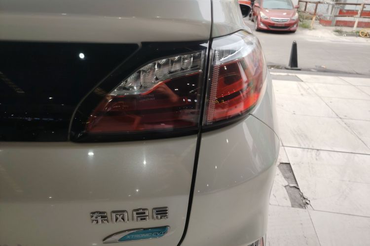Used Venucia T90 2018 2.0L CVT Smart Connect Luxury Edition China V Standard Right Rear Taillight