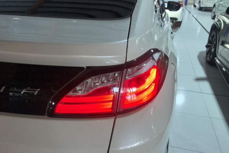 Used Venucia T90 2018 2.0L CVT Smart Connect Luxury Edition China V Standard Right Rear Taillight