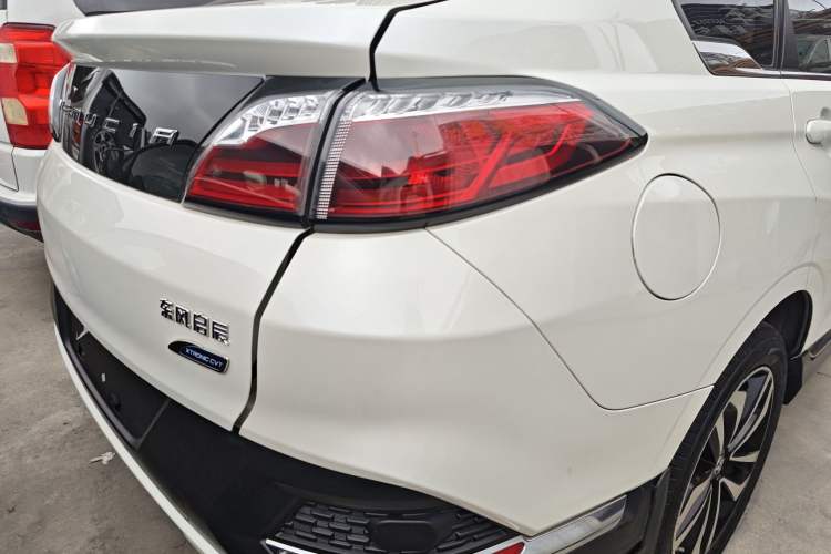 Used Venucia T90 2018 2.0L CVT Smart Connect Luxury Edition China V Standard Right Rear Taillight