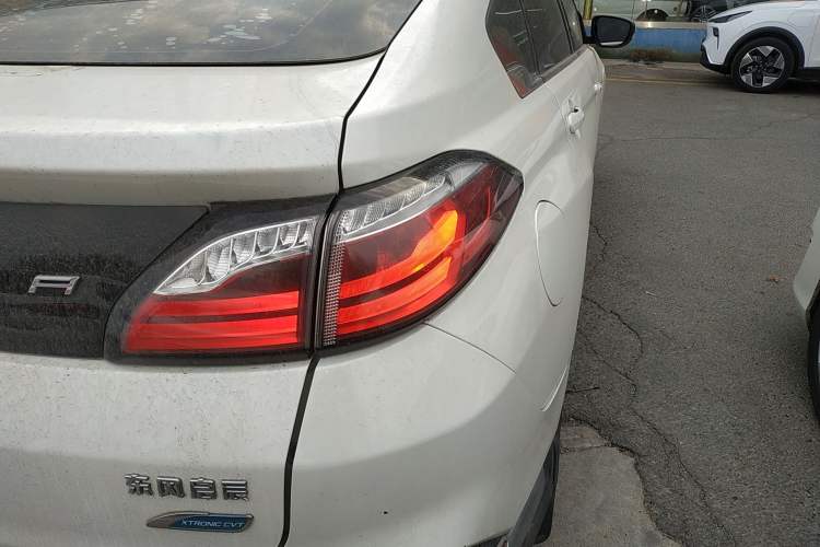 Used Venucia T90 2018 2.0L CVT Smart Connect Prestige Version China VI Standard Right Rear Taillight