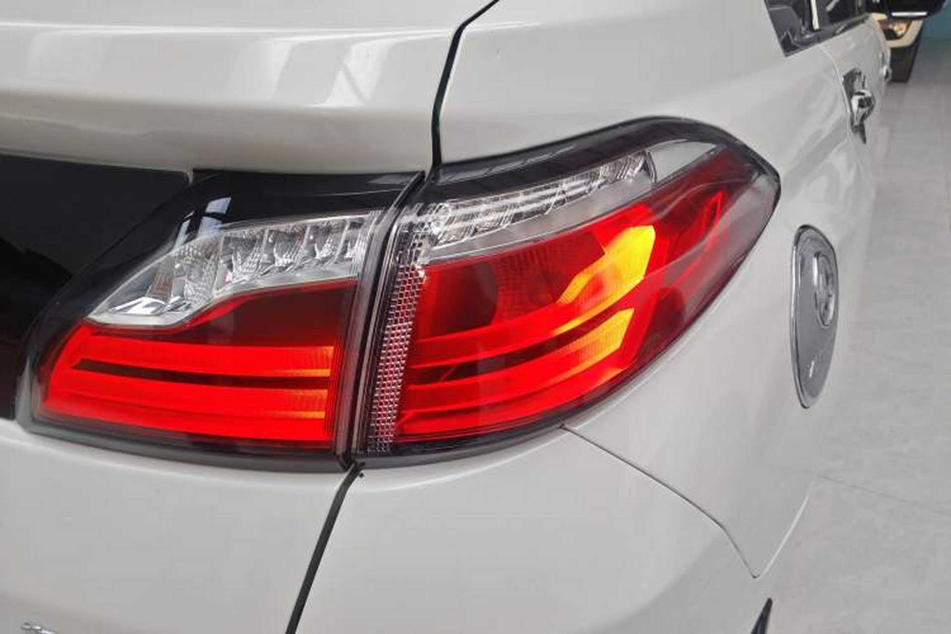 Used Venucia T90 2018 2.0L CVT Smart Connect Fashion Edition China VI Standard Right Rear Taillight