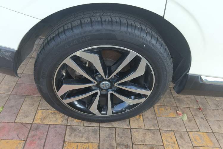 Used Venucia T90 2018 2.0L CVT Smart Connect Luxury Edition China V Standard Right Rear Wheel Hub