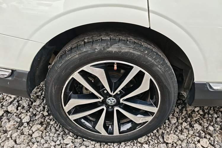 Used Venucia T90 2018 2.0L CVT Smart Connect Luxury Edition China V Standard Right Rear Wheel Hub