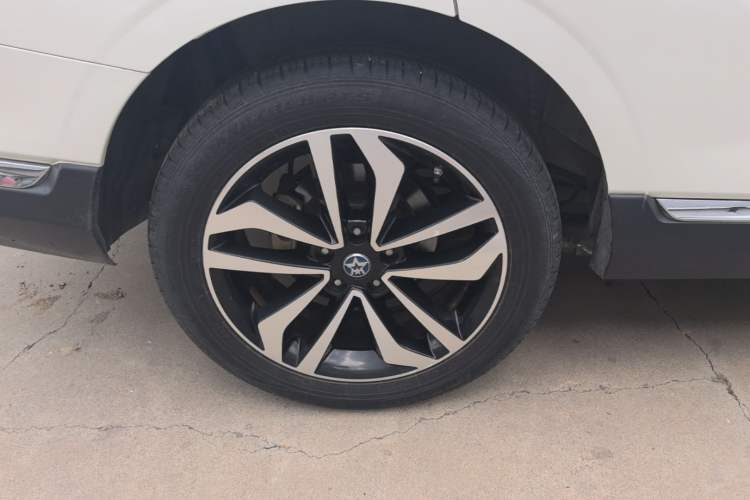 Used Venucia T90 2018 2.0L CVT Smart Connect Luxury Edition China V Standard Right Rear Wheel Hub