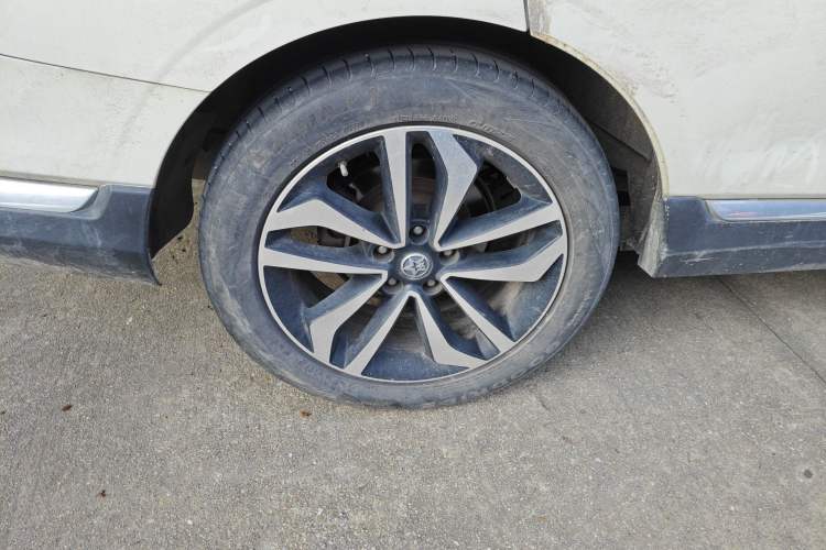 Used Venucia T90 2018 2.0L CVT Smart Connect Luxury Edition China V Standard Right Rear Wheel Hub