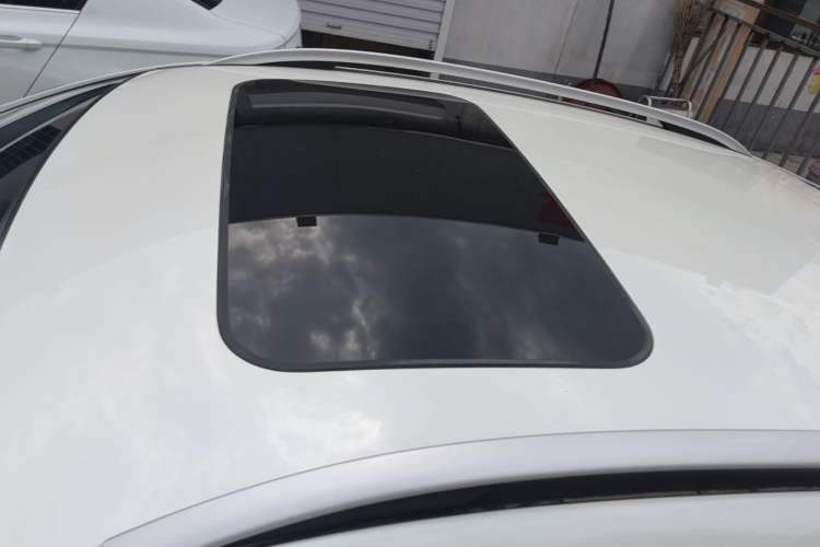 Used Venucia T90 2018 2.0L CVT Smart Connect Luxury Edition China V Standard Roof