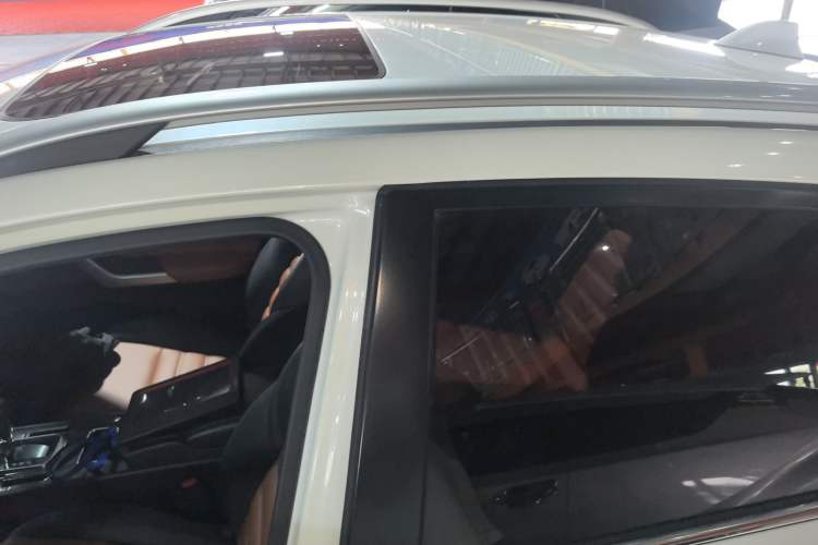 Used Venucia T90 2018 2.0L CVT Smart Connect Luxury Edition China V Standard Roof
