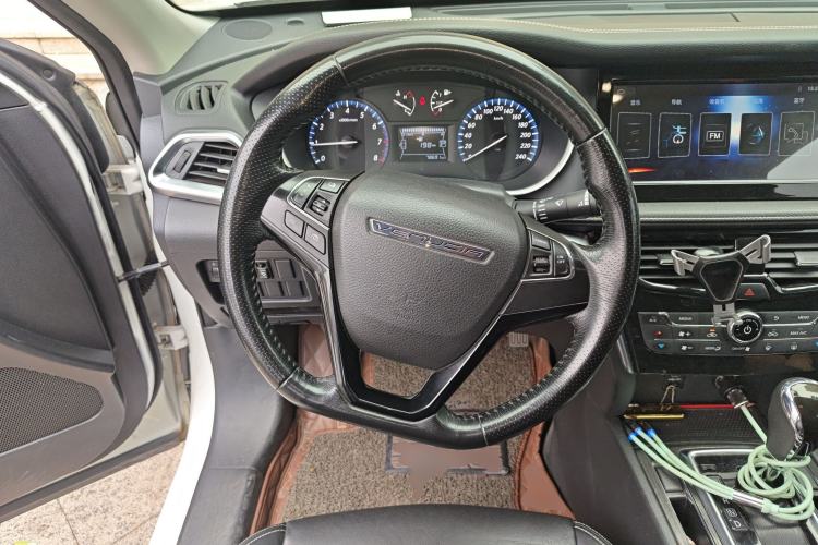 Used Venucia T90 2018 2.0L CVT Smart Connect Luxury Edition China V Standard Steering Wheel