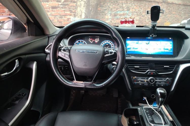 Used Venucia T90 2018 2.0L CVT Smart Connect Luxury Edition China V Standard Steering Wheel
