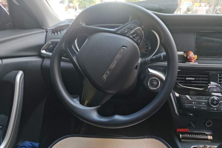 Used Venucia T90 2018 1.4T Manual Smart Connect Style Version China V Standard Steering Wheel