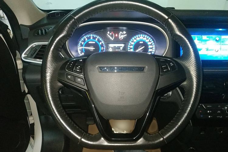 Used Venucia T90 2018 2.0L CVT Smart Connect Prestige Version China VI Standard Steering Wheel