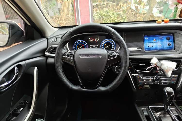 Used Venucia T90 2018 2.0L CVT Smart Connect Fashion Edition China V Standard Steering Wheel