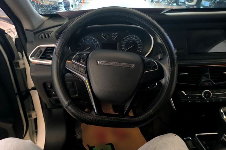 Used Venucia T90 2018 2.0L CVT Smart Connect Fashion Edition China V Standard Steering Wheel