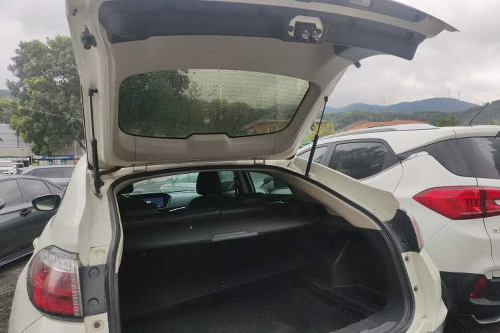 Used Venucia T90 2018 2.0L CVT Smart Connect Prestige Version China VI Standard Trunk