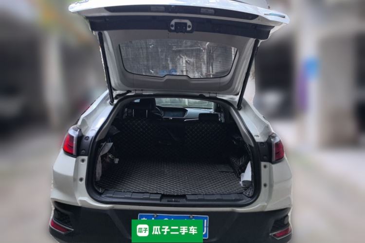 Used Venucia T90 2018 2.0L CVT Smart Connect Luxury Edition China V Standard Trunk