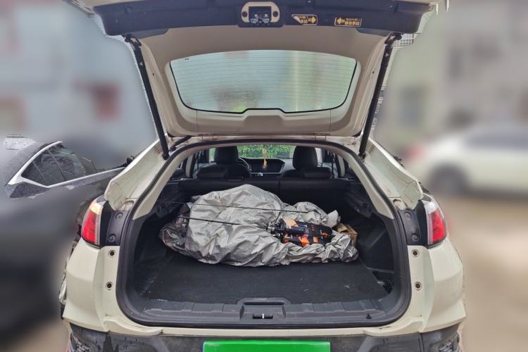 Used Venucia T90 2018 2.0L CVT Smart Connect Prestige Version China VI Standard Trunk