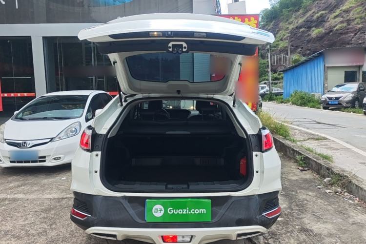 Used Venucia T90 2018 2.0L CVT Smart Connect Prestige Version China VI Standard Trunk
