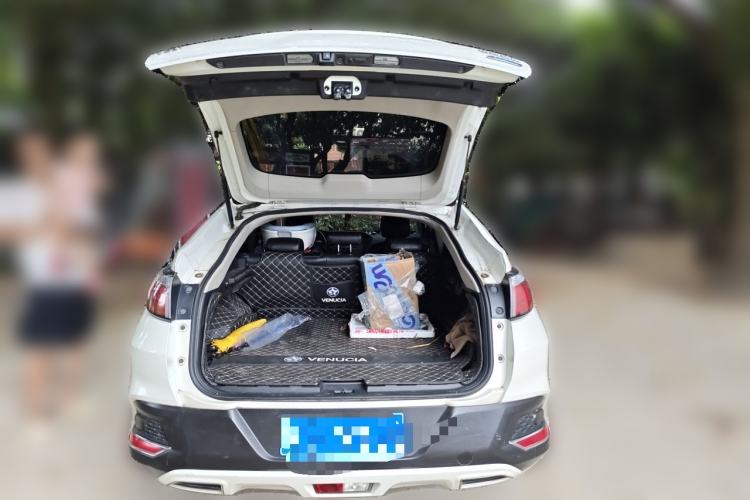 Used Venucia T90 2018 2.0L CVT Smart Connect Fashion Edition China V Standard Trunk