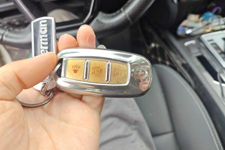Used Venucia T90 2018 2.0L CVT Smart Connect Prestige Version China VI Standard Vehicle Key