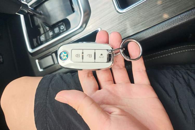 Used Venucia T90 2018 2.0L CVT Smart Connect Prestige Version China VI Standard Vehicle Key