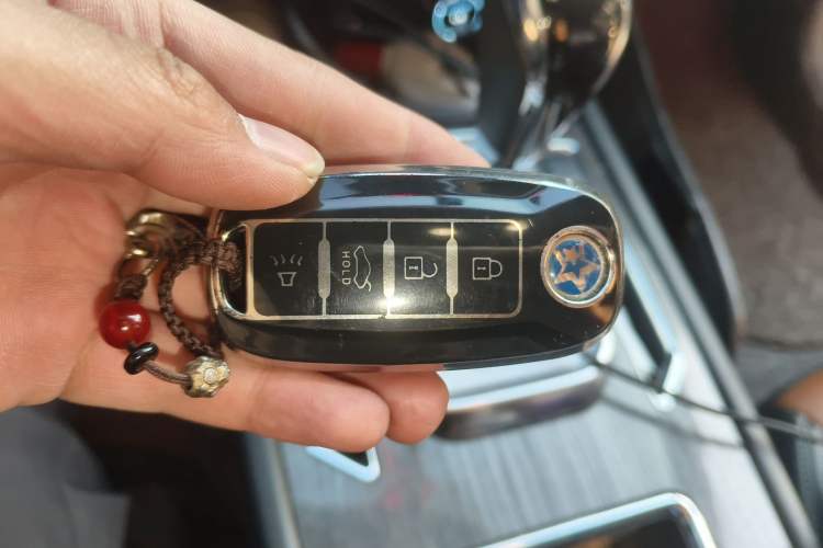 Used Venucia T90 2018 2.0L CVT Smart Connect Prestige Version China VI Standard Vehicle Key