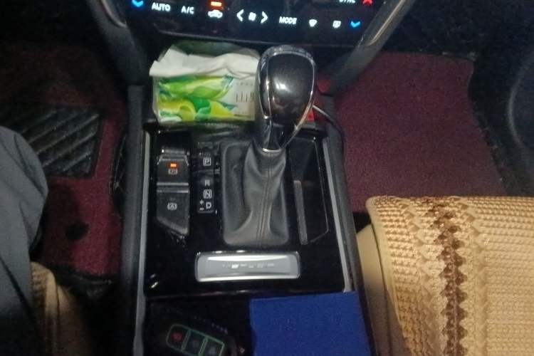 Used Venucia T90 2020 2.0L CVT Smart Connect & Smooth Drive Edition Gear Lever