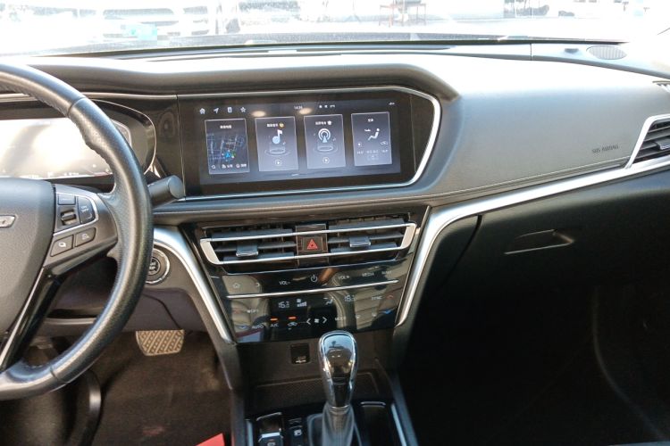 Used Venucia T90 2020 2.0L CVT Smart Connect & Smooth Drive Edition Audio And AC Panel