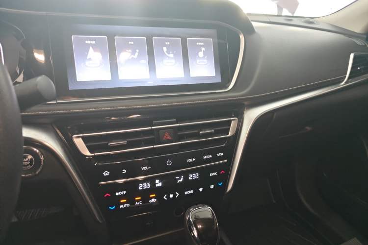 Used Venucia T90 2020 2.0L CVT Smart Connect & Smooth Drive Edition Audio And AC Panel